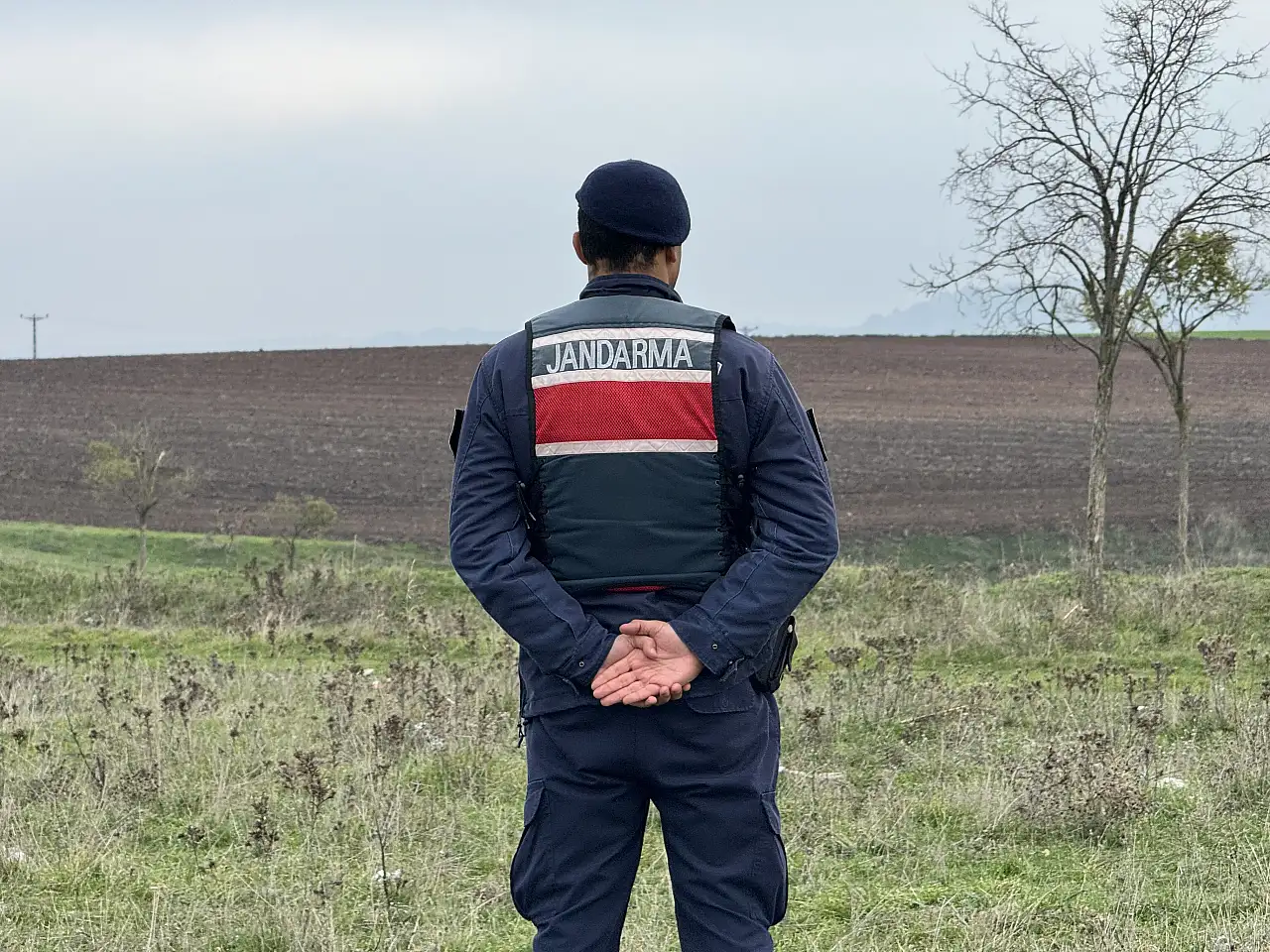 Mantar toplamaya gittiler, patlamamış top mermisi buldu