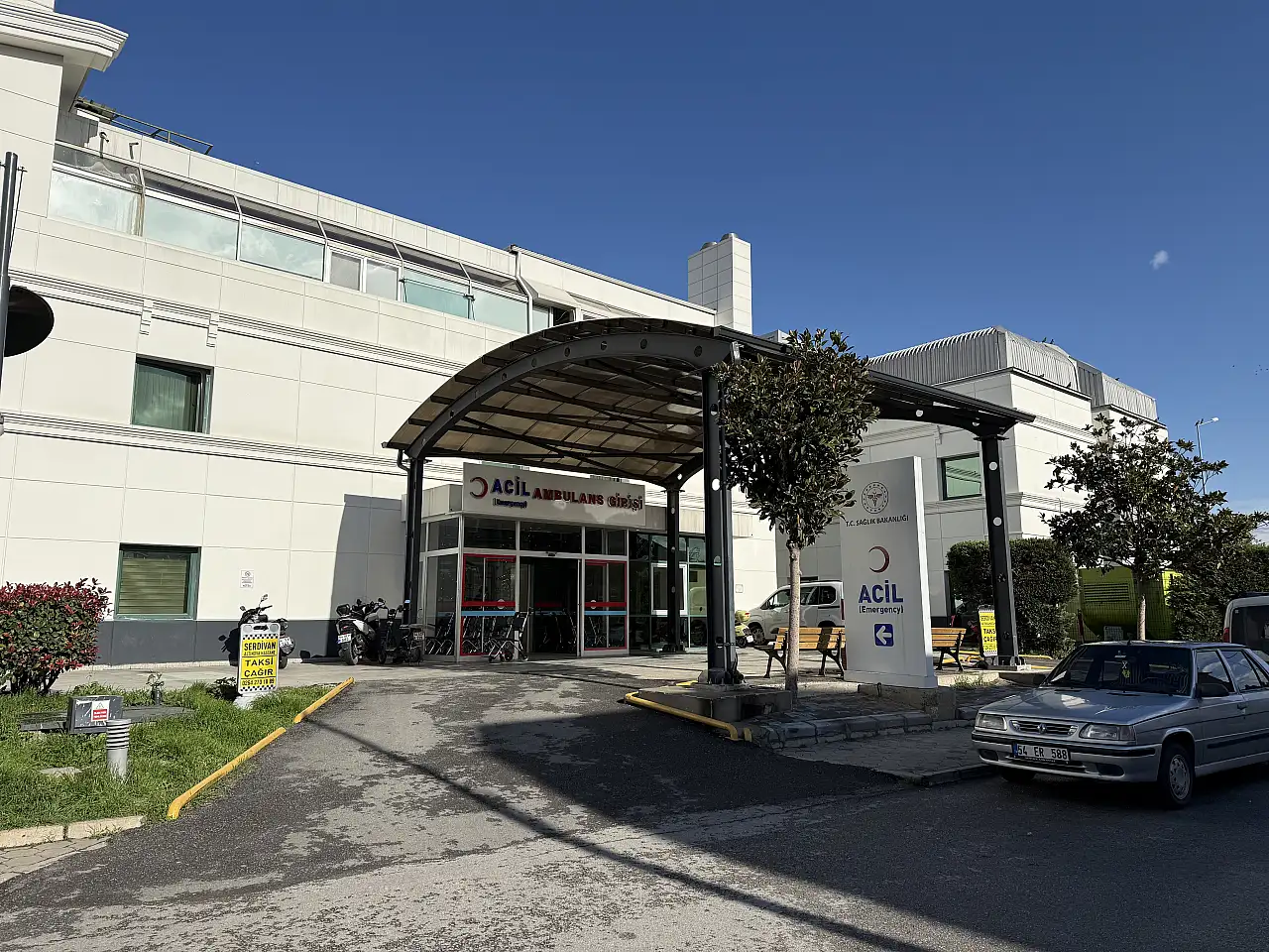 Kız öğrenci yurdunda 14 öğrenci zehirlenme şüphesiyle hastaneye kaldırıldı