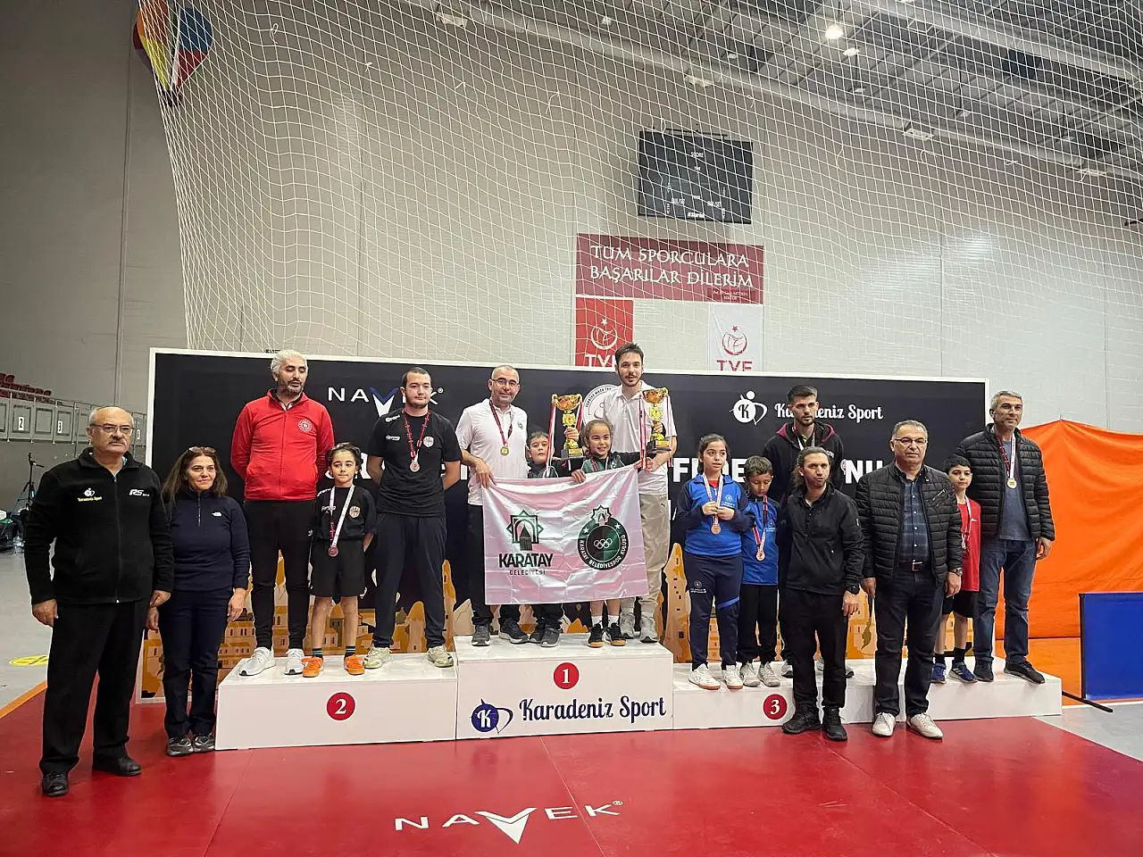 Konya'ya çifte gurur! Karatay'ın minik raketleri Türkiye Şampiyonu