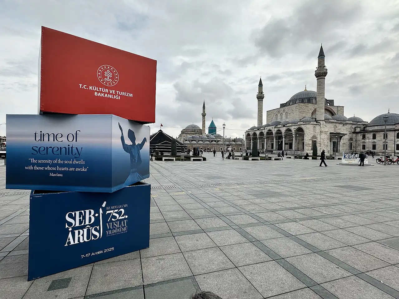 Konya'da 'Huzur Vakti': Türbe önü buluşmalarına yoğun ilgi var