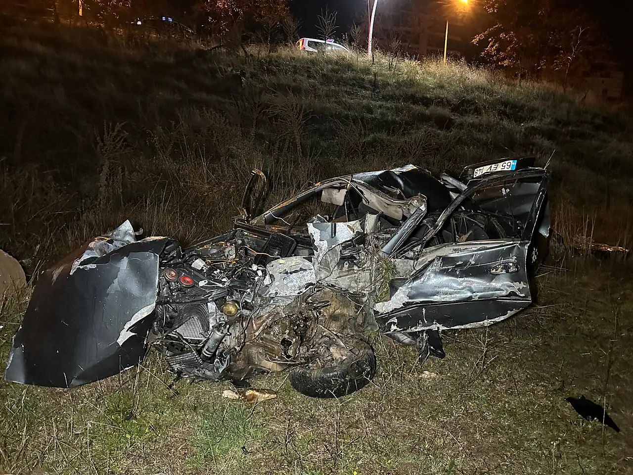 Otomobil şarampole devrildi: 2 ölü, 1 yaralı