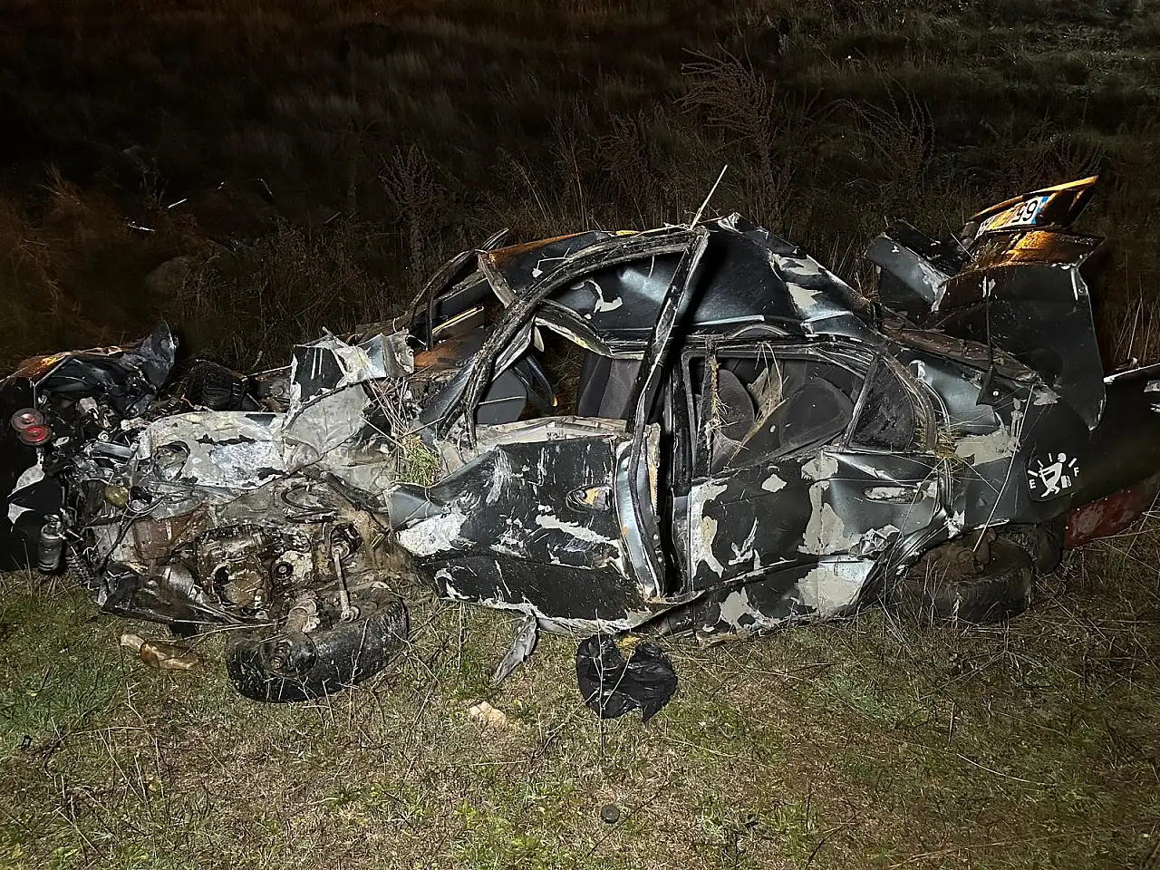 Otomobil şarampole devrildi: 2 ölü, 1 yaralı