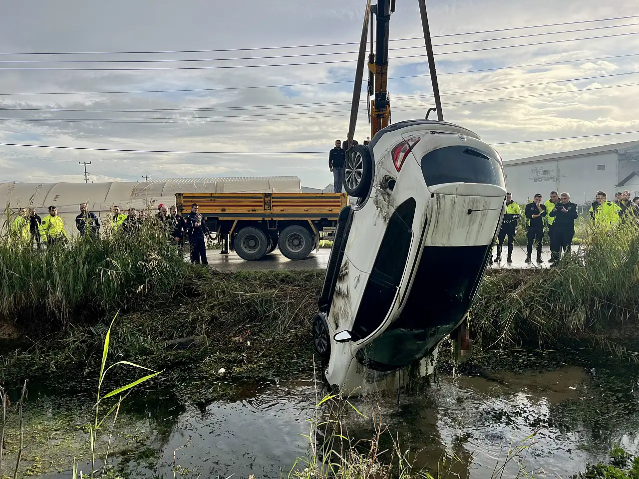 Gece evden çıktı, sabah derede bulundu! Eşini o halde gören koca sinir krizi geçirdi
