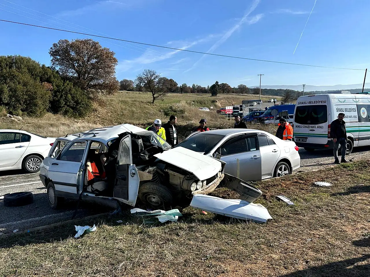 Otomobillerinin hurdaya döndüğü kazada yaşlı çift hayatını kaybetti