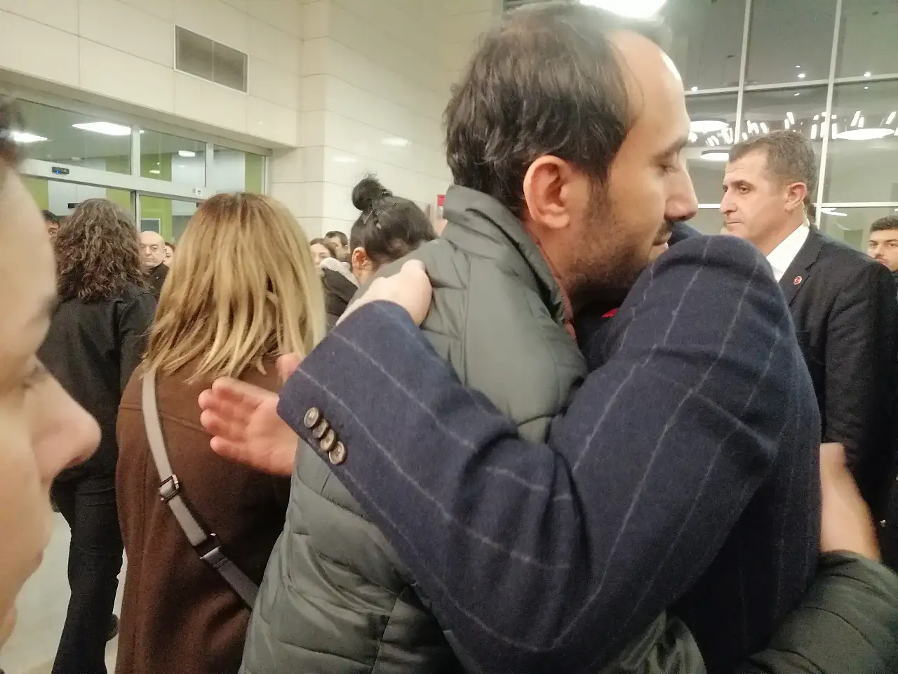 Özgür Özel'den duygusal ziyaret: 'Bu acıya nasıl dayanılır?'