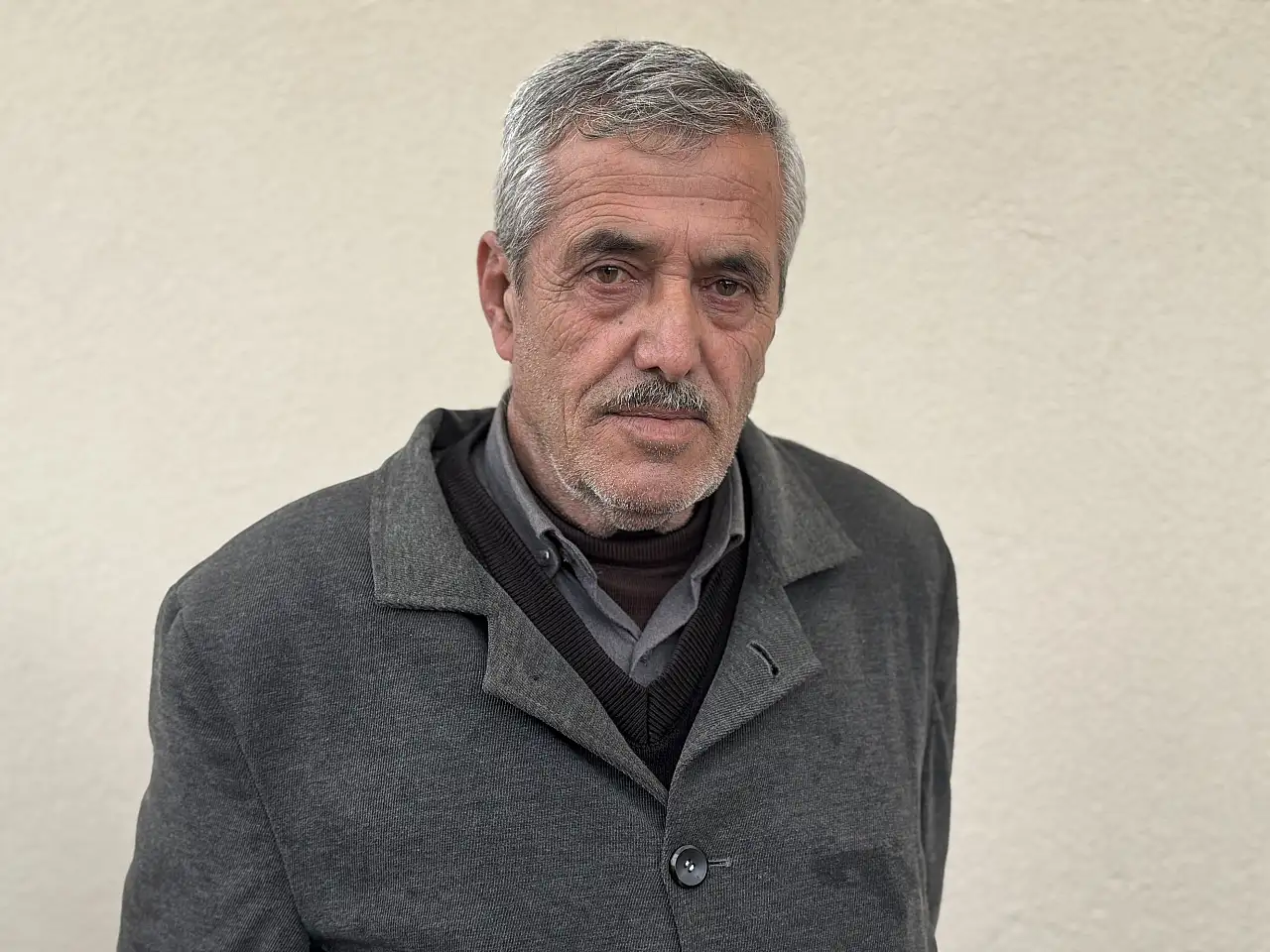 Babasını patlayıcıyla öldürmek istediği öne sürülen sanığın davası ertelendi