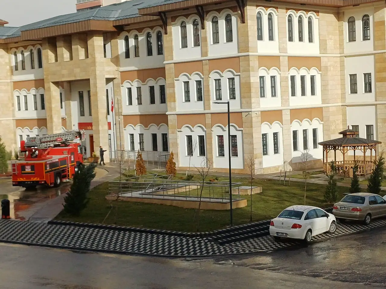 Konya'da şiddetli fırtına yıktı, geçti!