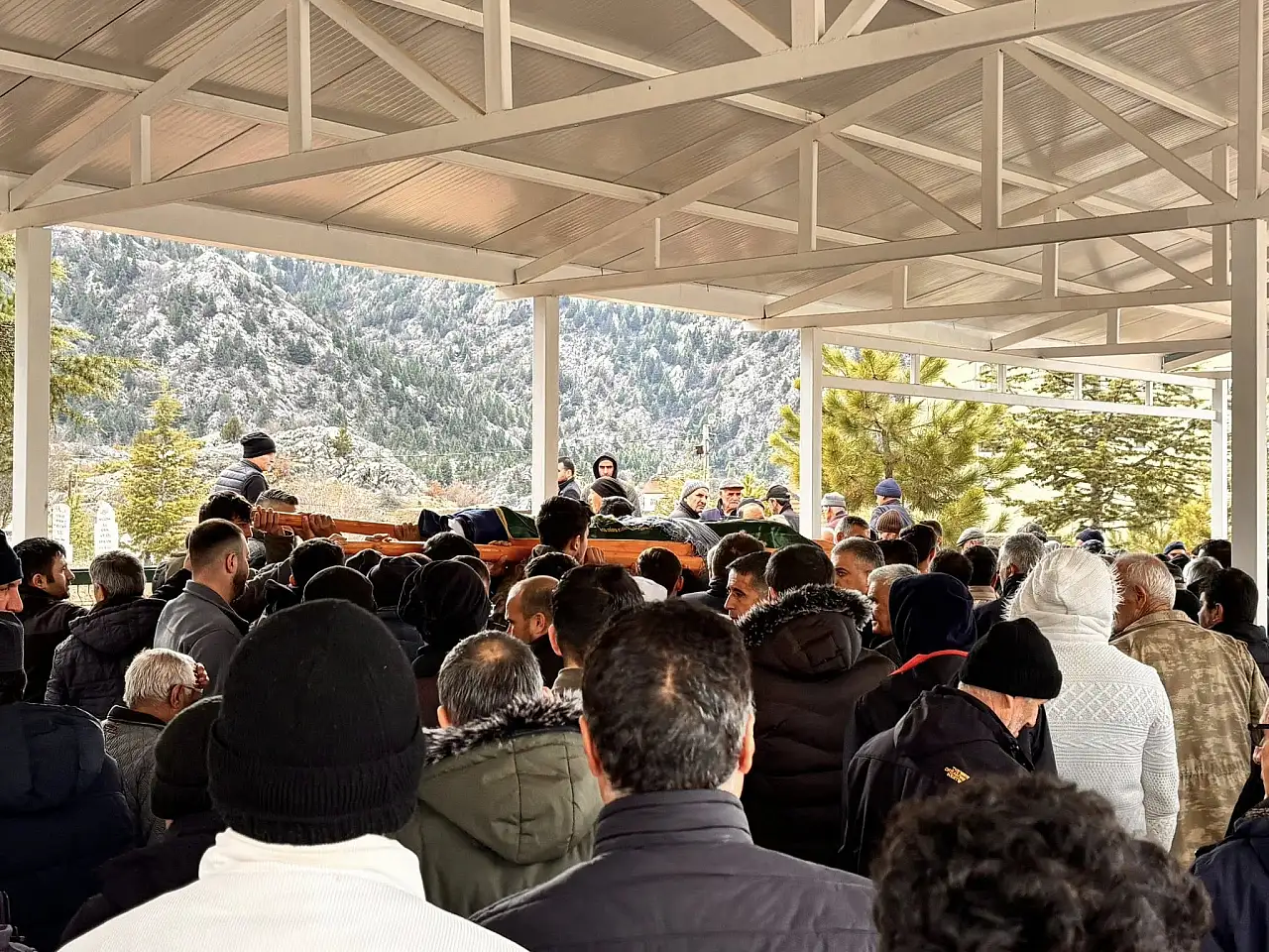 7 kişinin öldüğü feci kazada hayatını kaybeden Konyalı genç toprağa verildi