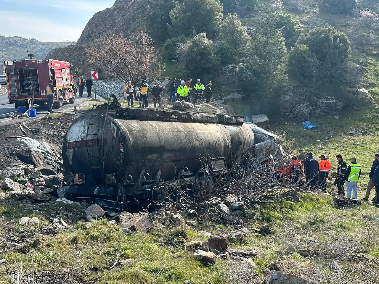 Mazot yüklü tanker alev alev yandı: Saim Kurt hayatını kaybetti