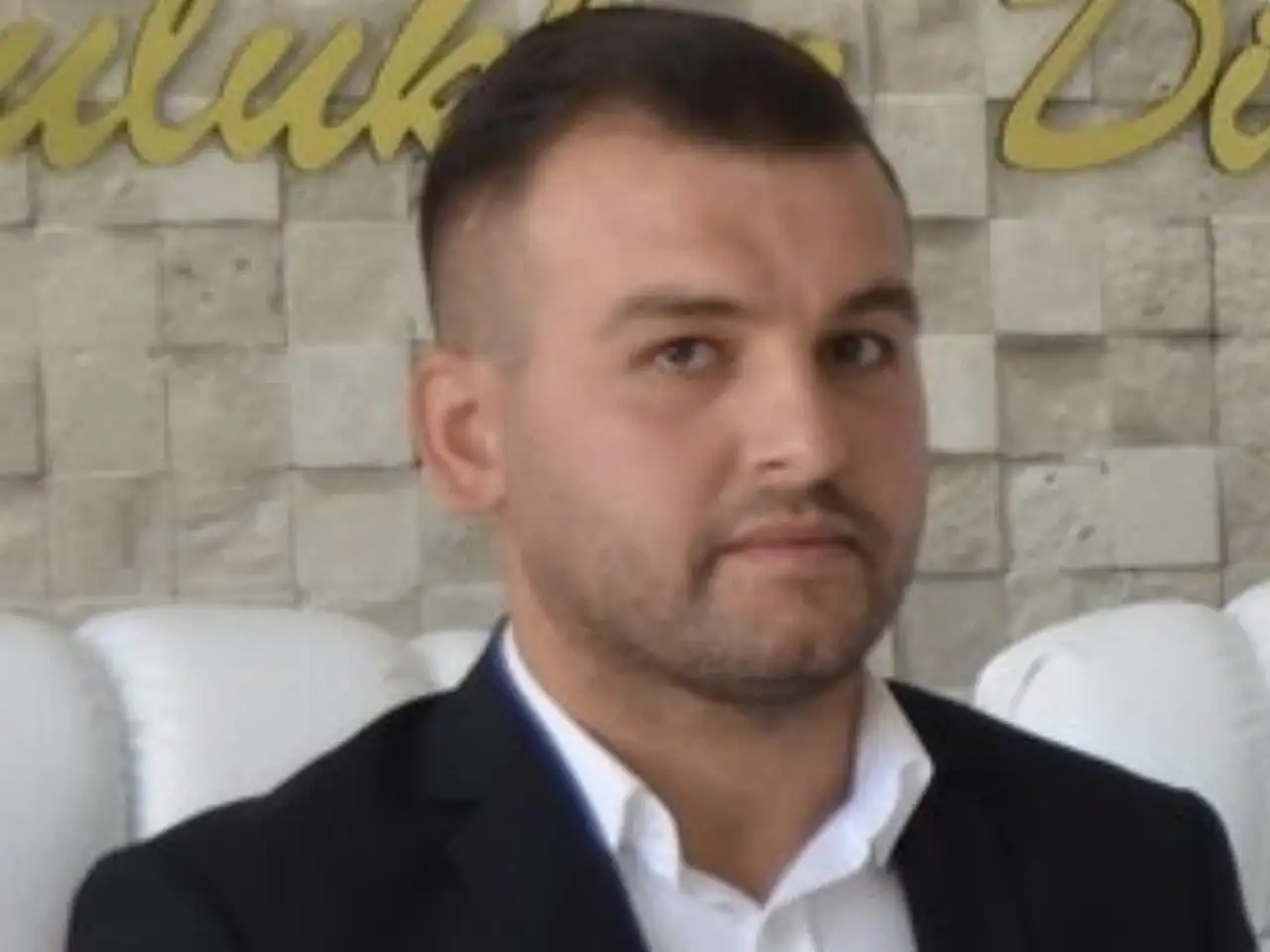 Polis memuru evine ölü bulundu