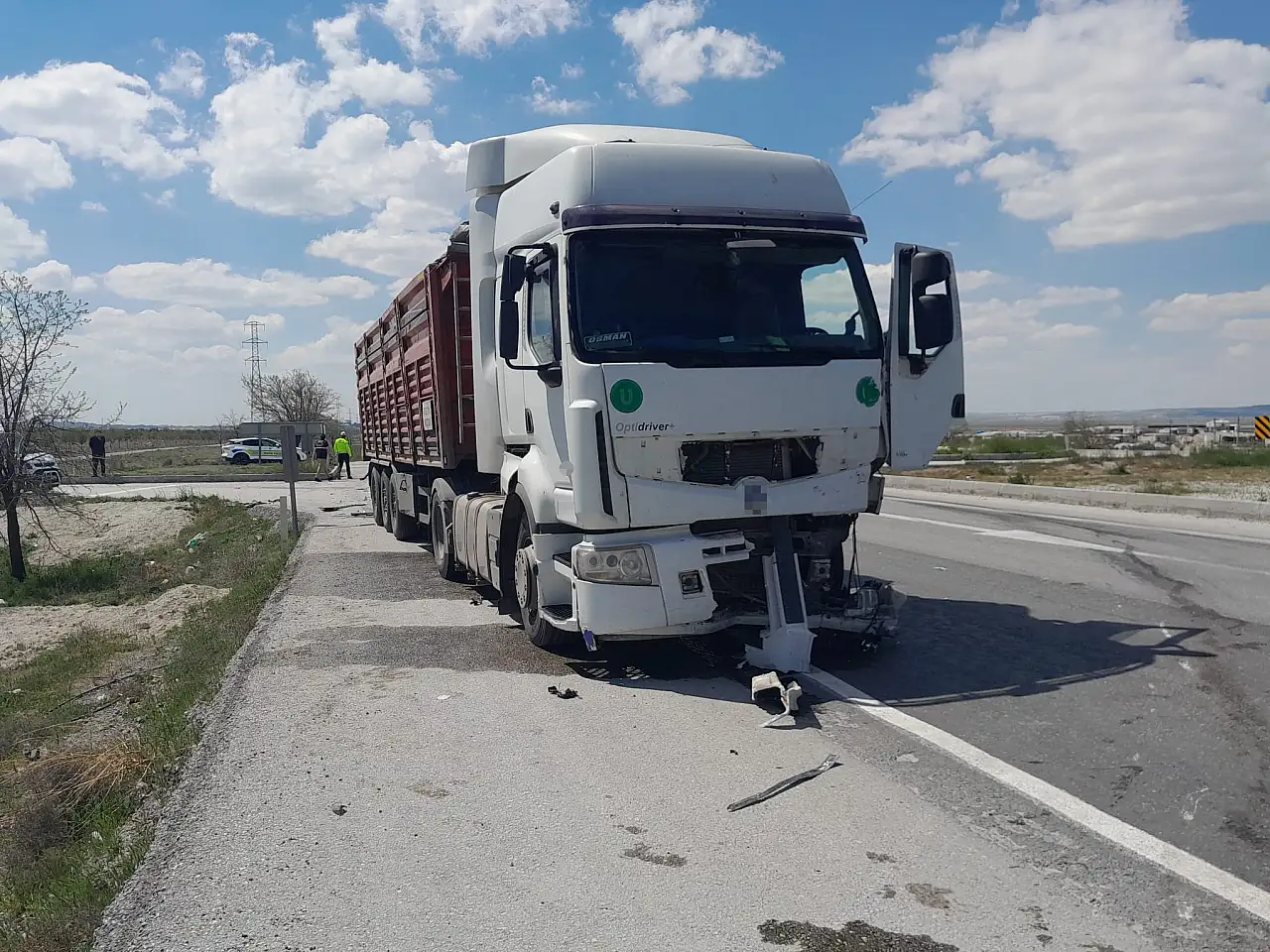 Konya'da TIR'la çarpışan araç hurdaya döndü: 1 kişi hayatını kaybetti