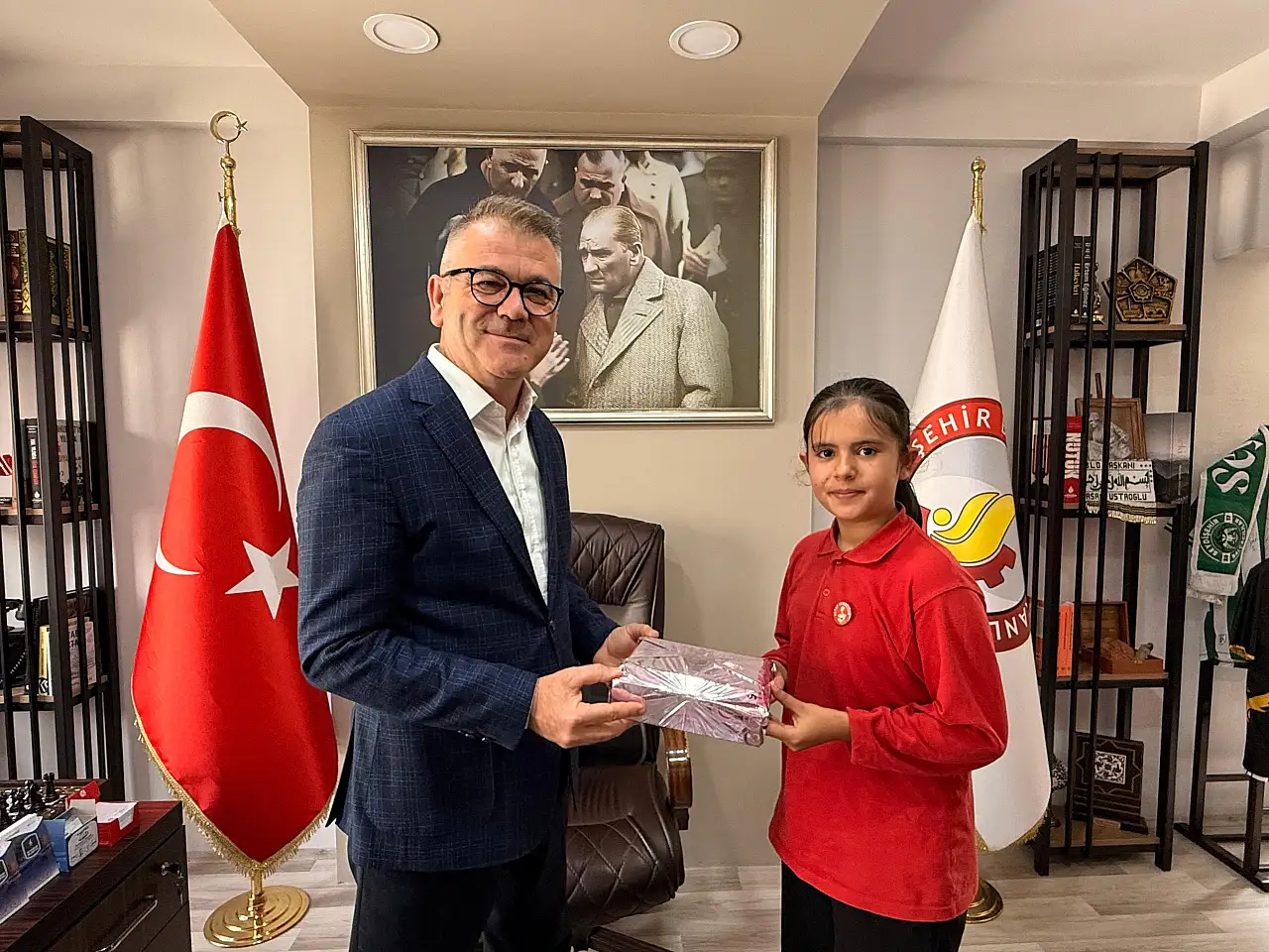 Konya'da minik kitap kurtlarının ödül sevinci