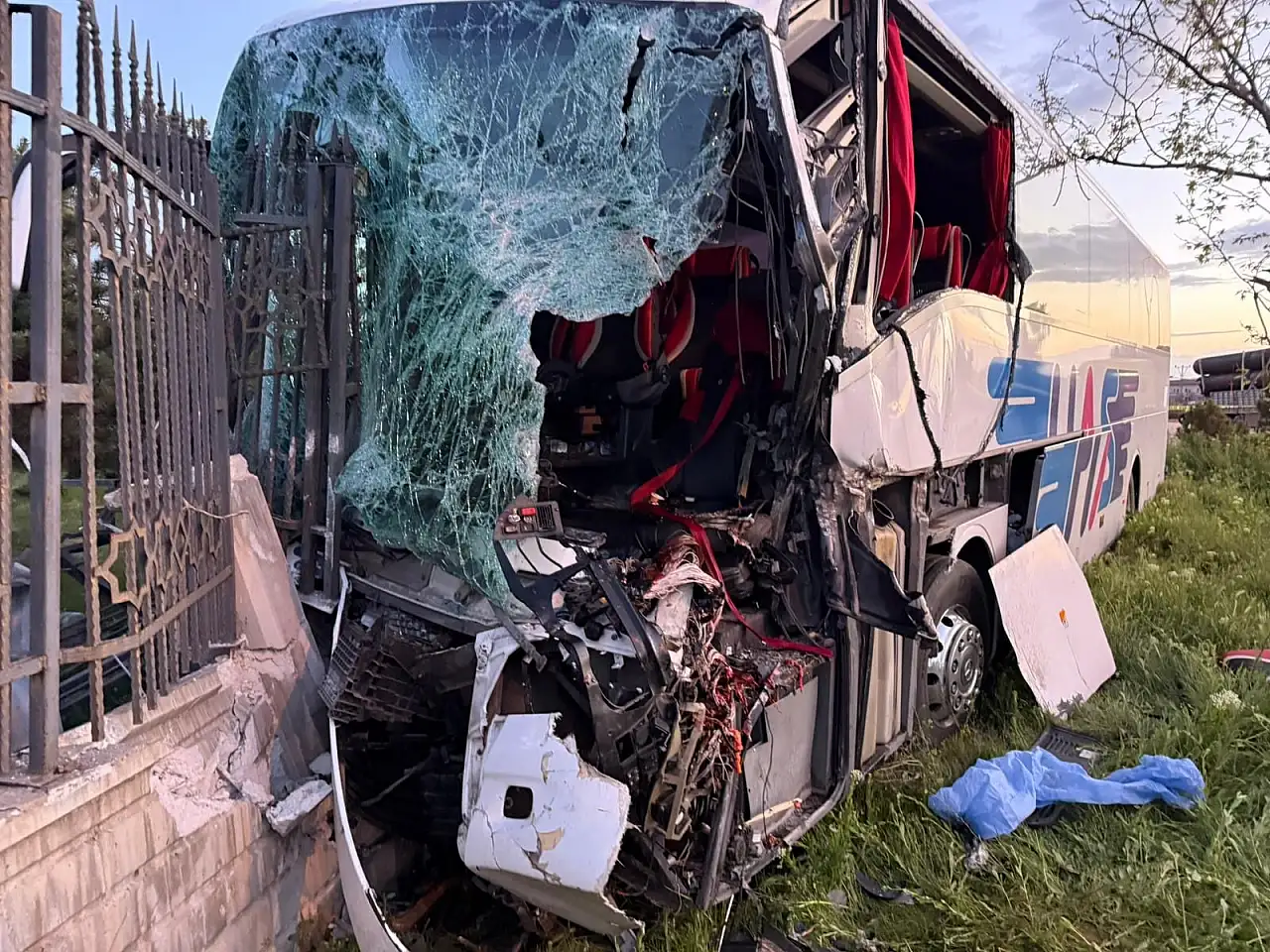 Konya'da yolcu otobüsü ile TIR çarpıştı! Bereket Bolat hayatını kaybetti, 8 kişi yaralandı