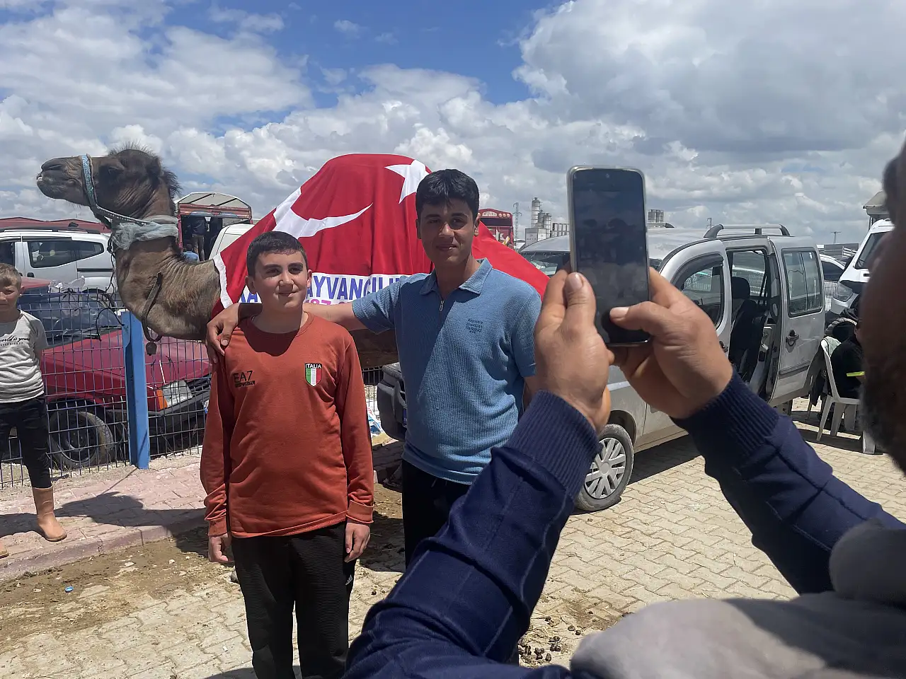 Konyalılar akın etti, pazarda izdiham yarattı! Tam 780 kilogram: İşte Meram'ın en pahalı kurbanlığı