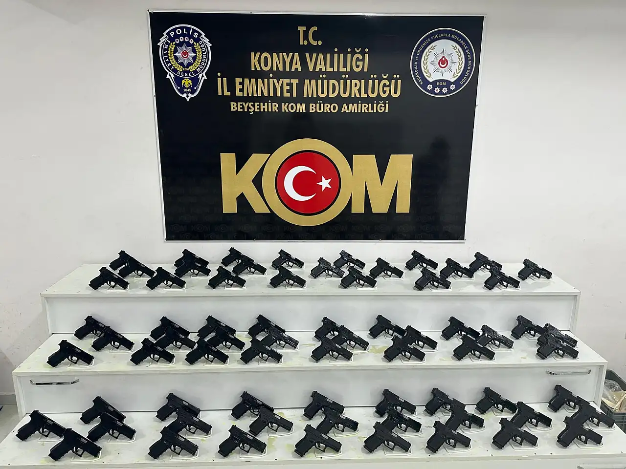Konya'da silah operasyonu: Çok sayıda tabanca ele geçirildi