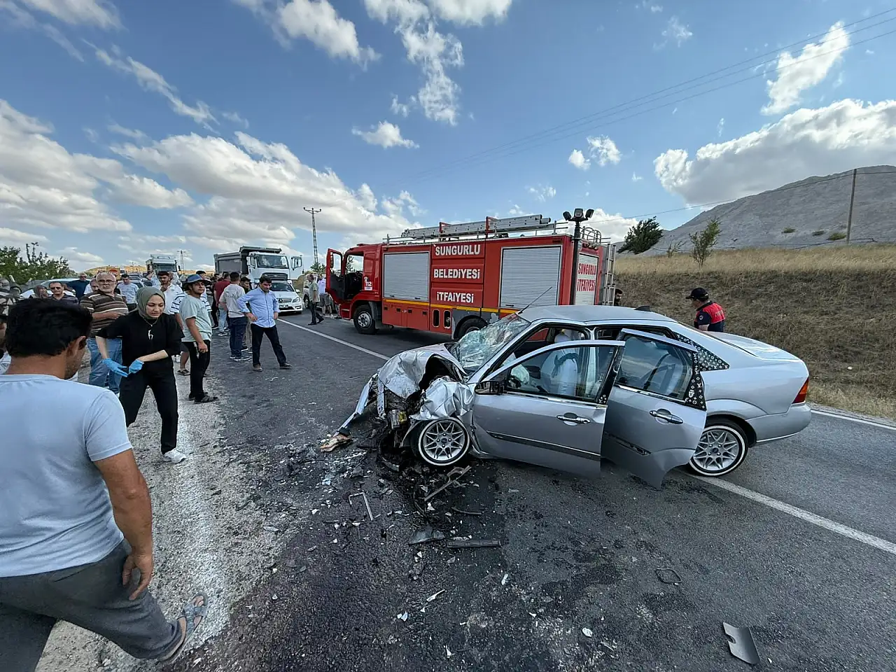 İki otomobil kafa kafaya çarpıştı! 7 yaralı