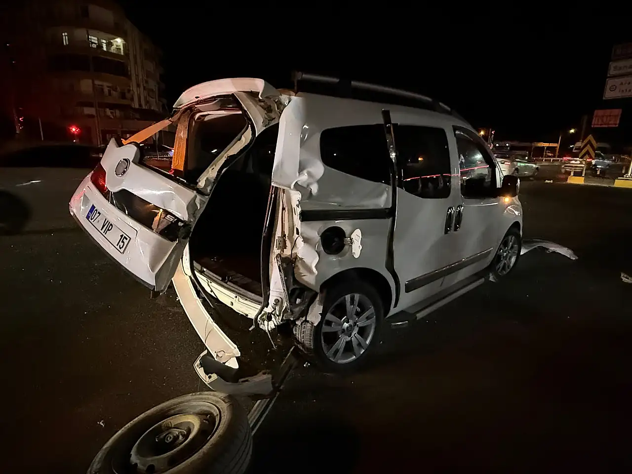 Kavşakta ortalık savaş alanına döndü: Aracı bırakıp sırra kadem bastı!