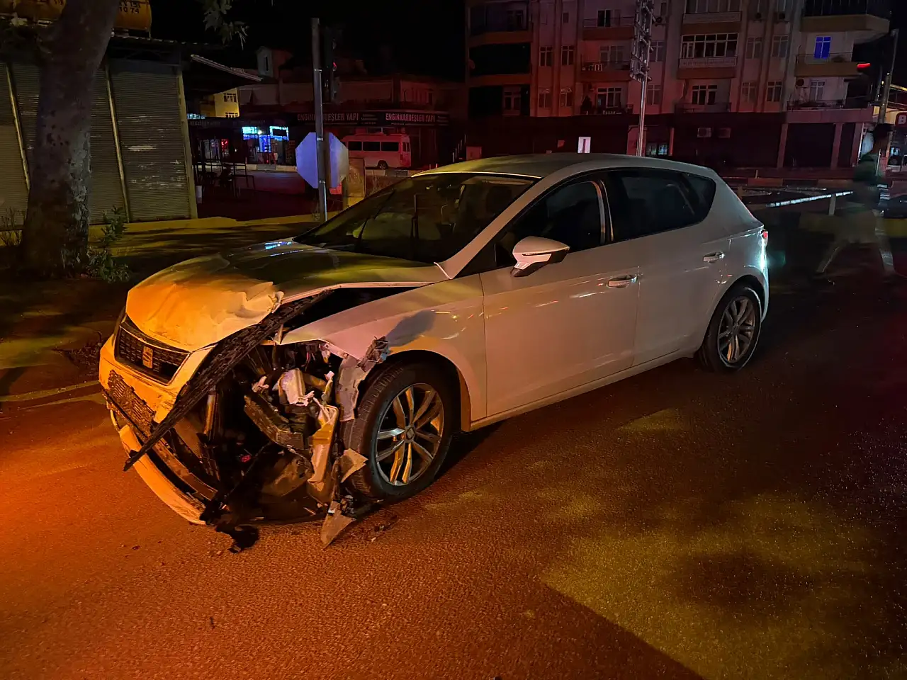 Kavşakta ortalık savaş alanına döndü: Aracı bırakıp sırra kadem bastı!