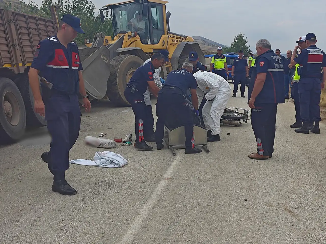 Konya'da bir belediyeye ait kamyon kazaya karıştı: 19 yaşındaki sürücü kurtarılamadı