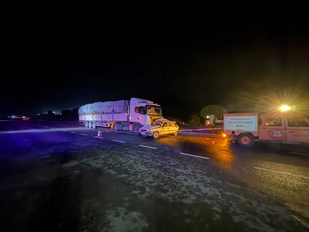 TIR ile otomobilin kazasında 2 kişi hayatını kaybetti!