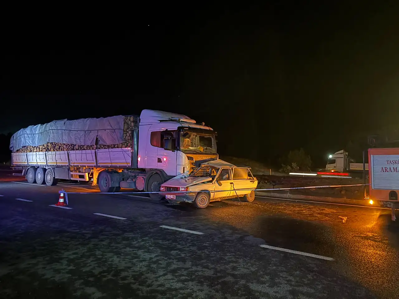 TIR ile otomobilin kazasında 2 kişi hayatını kaybetti!