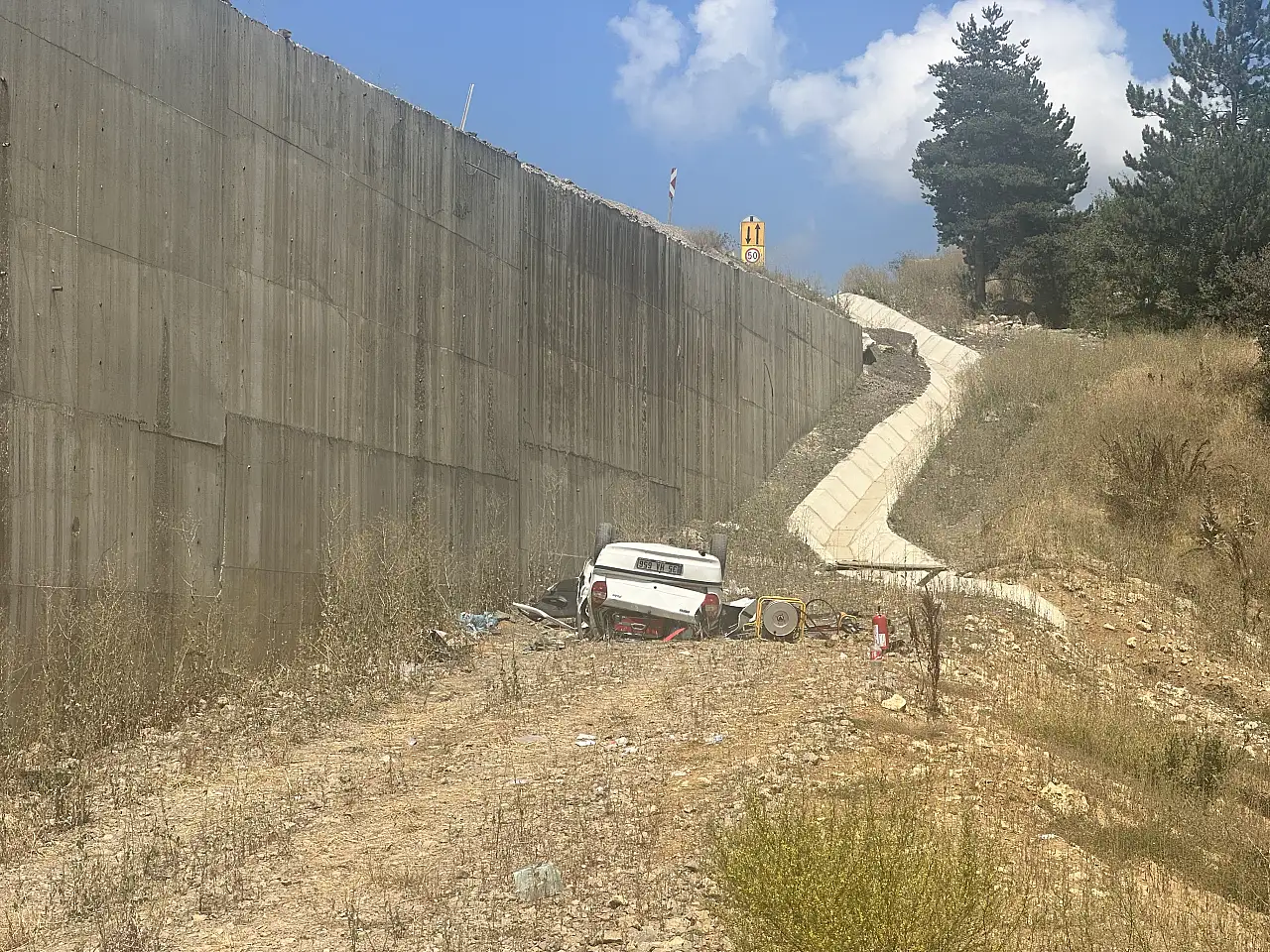 Memleket yolunda acı kaza: Baba öldü, anne ve 2 çocuk ağır yaralandı