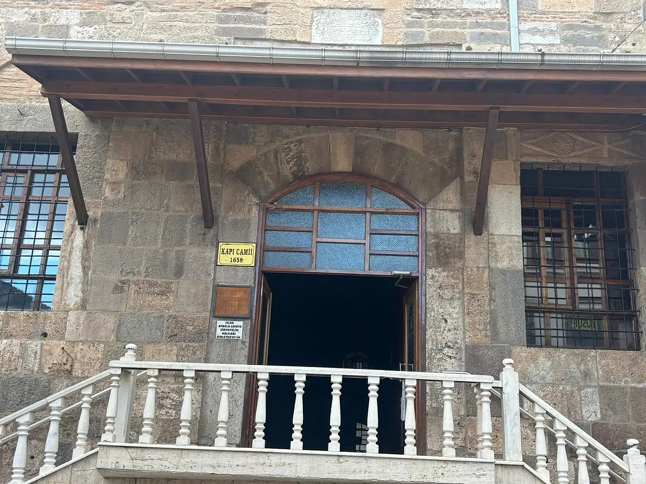 Konya'da tarihin izlerini taşıyor! Kapı Camii'nin taşları bakın nereden geldi