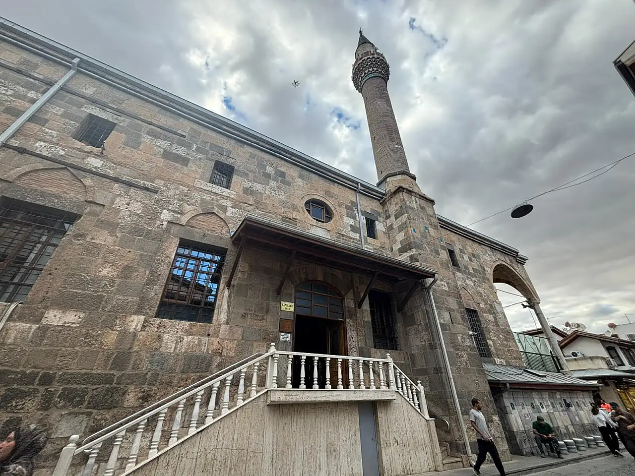Konya'da tarihin izlerini taşıyor! Kapı Camii'nin taşları bakın nereden geldi