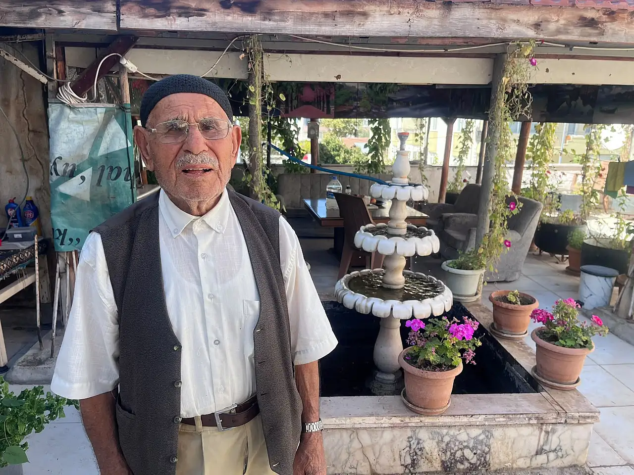 Hastane yüzü görmedi, 100 yaşına geldi! 'Onsuz asla yemek yemem' dediği mucize sır şaşırttı