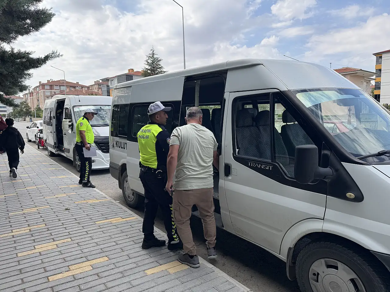 Konya'da okul çevreleri ve servis araçlarına sıkı denetim