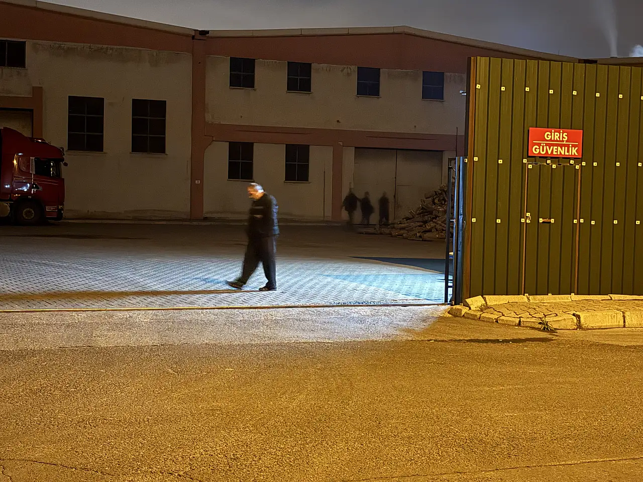 Gece vardiyasında korkunç kaza! Makineye sıkışan işçi kurtarılamadı