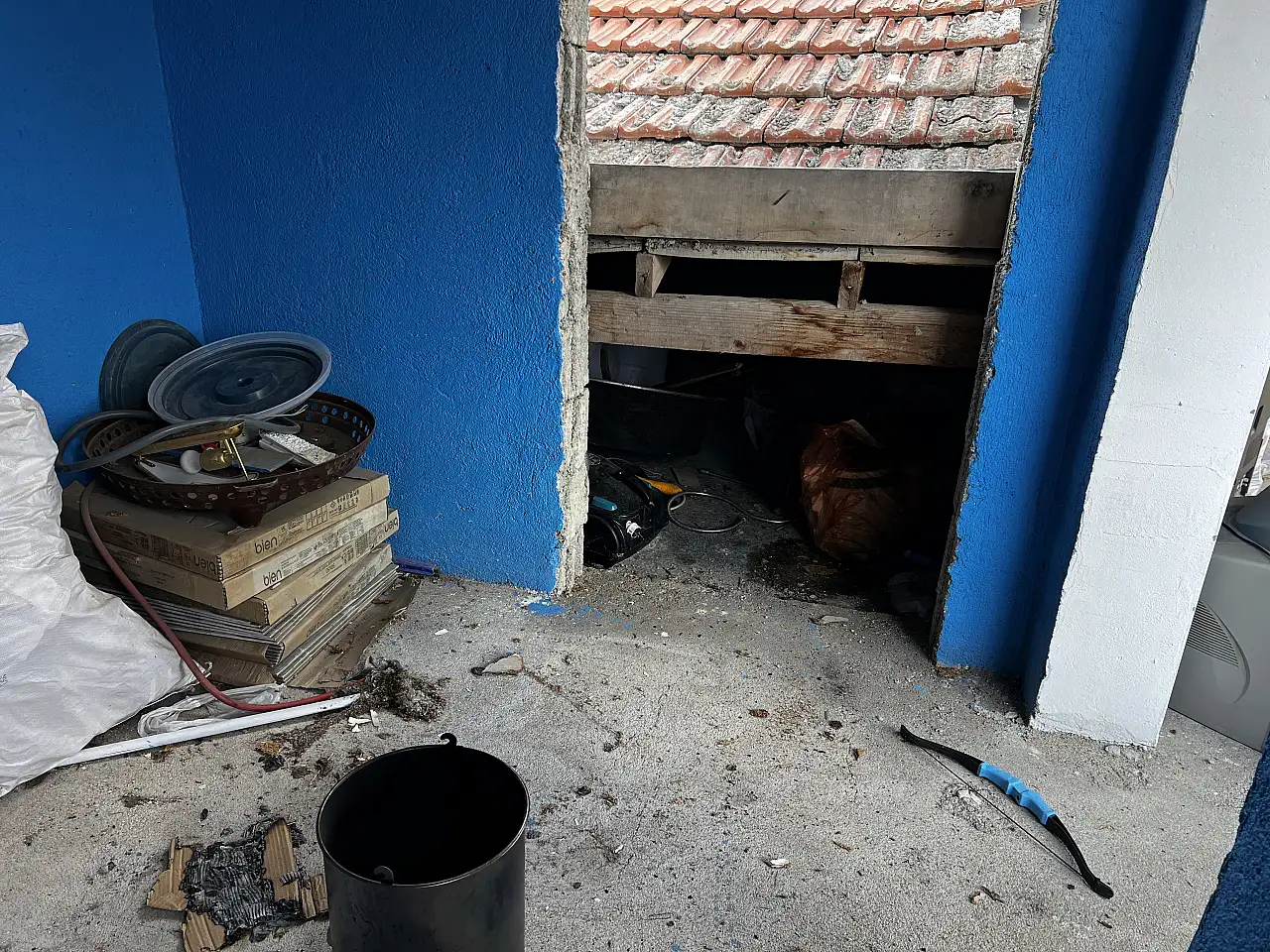 Arıların saldırısına uğrayan aile dehşeti yaşadı: Baba ve kızı hastaneye kaldırıldı