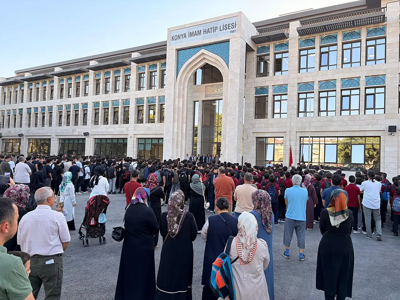 Konya'da 75 yıllık eğitim yuvası yeni binasına kavuştu