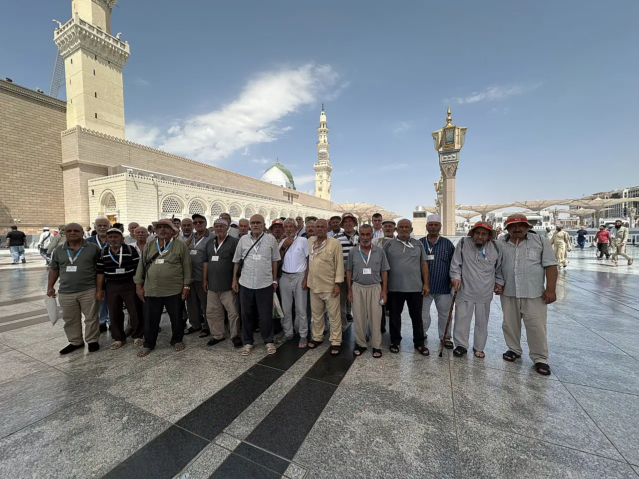 Konya'da duygusal buluşma! Umre için giden ilk kafile geri döndü