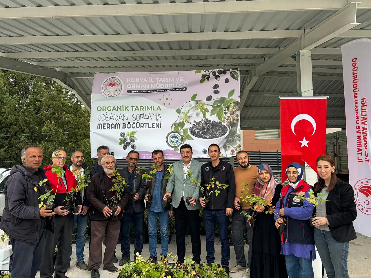 Konya'da 3 bin 300 fidan dağıtıldı! Hedef büyüyor