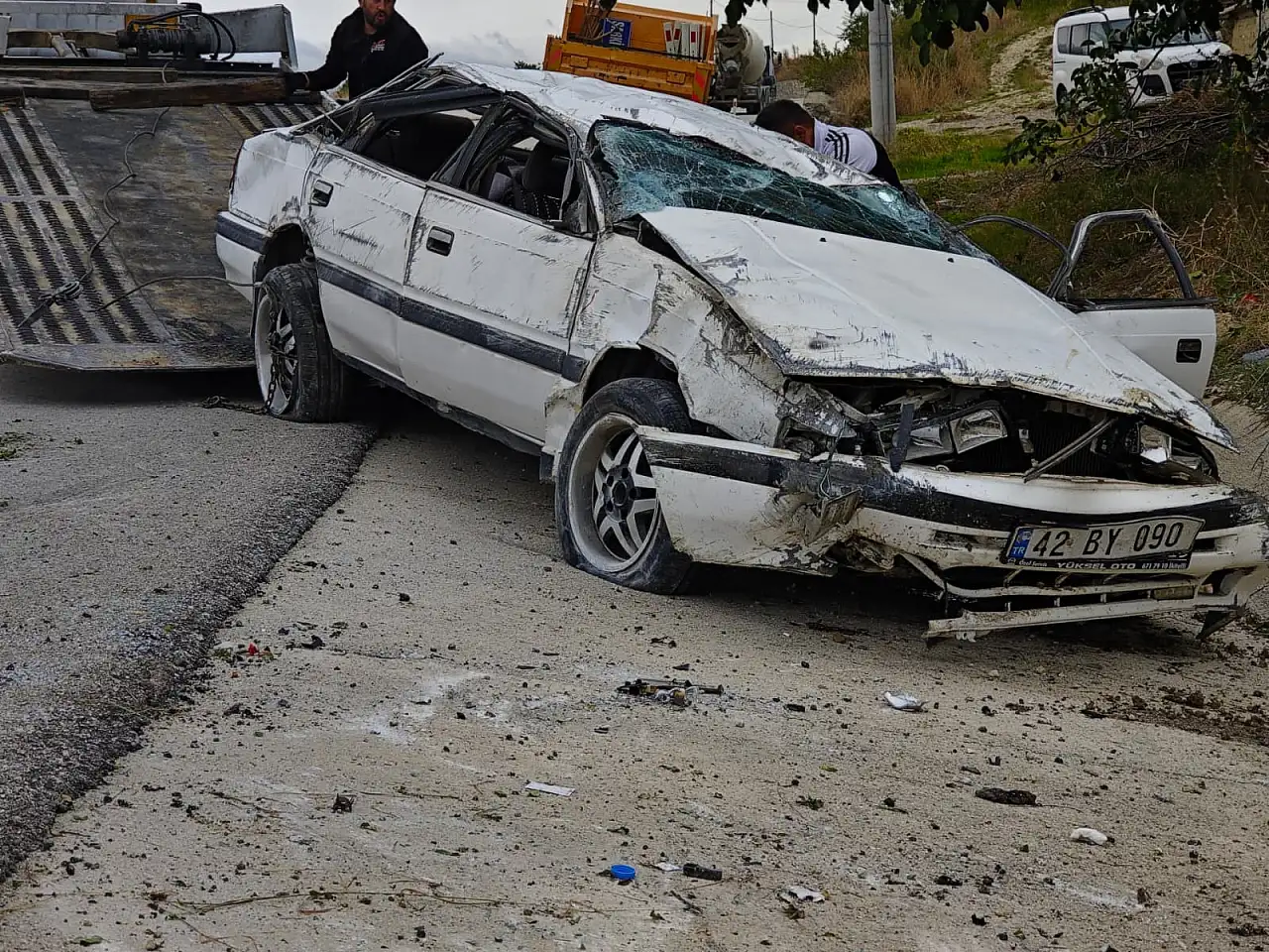 Isparta-Konya yolunda can pazarı: 150 metre sürüklenen otomobil takla attı, 3 yaralı