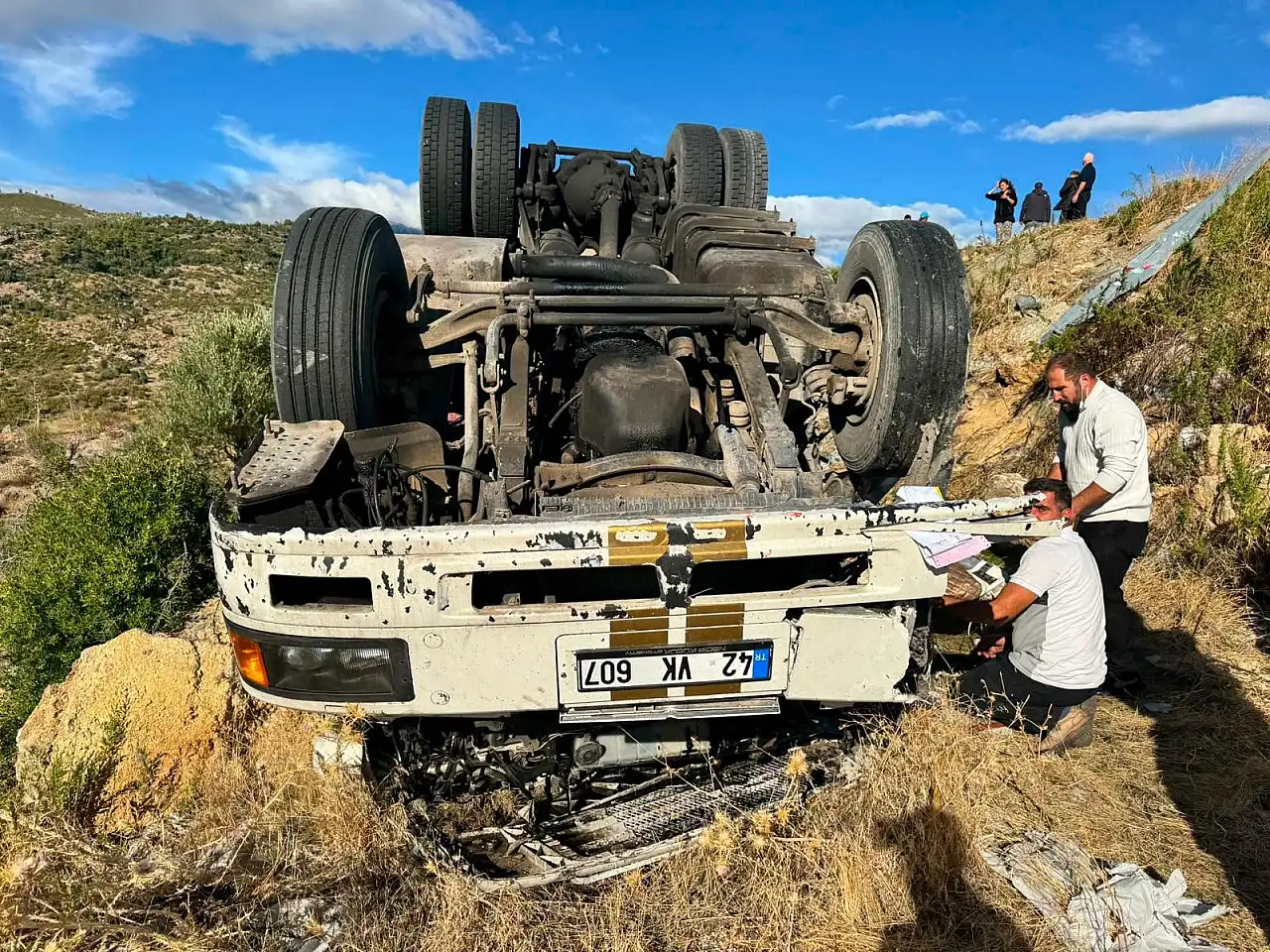 Konya'da yola çıkan TIR sürücüsü feci şekilde can verdi!