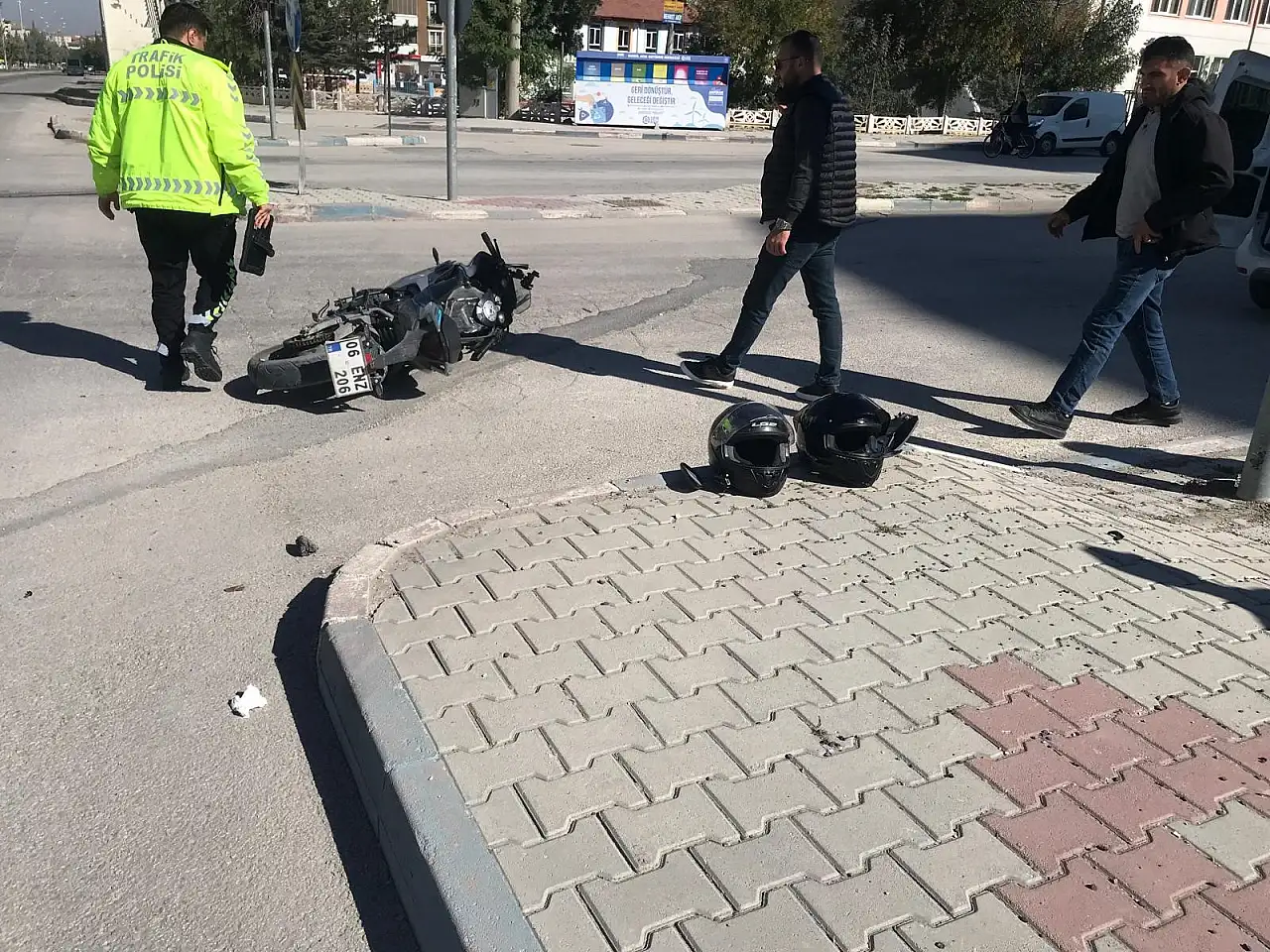Konya'da kavşakta kaza! 2 kişi yaralandı