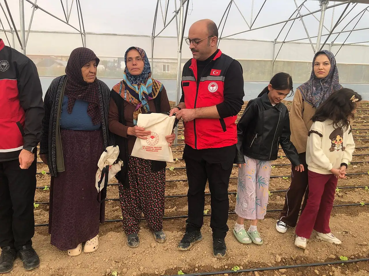 Konya'da tarlanın emekçi kadınları unutulmadı