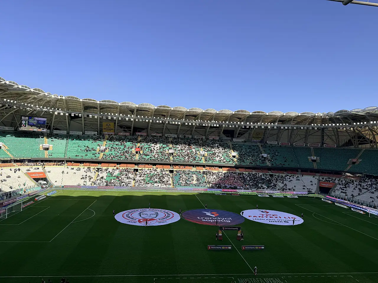 Konyaspor-Gençlerbirliği maçı başladı! 42 TL'lik bilet fiyatı da yetmedi
