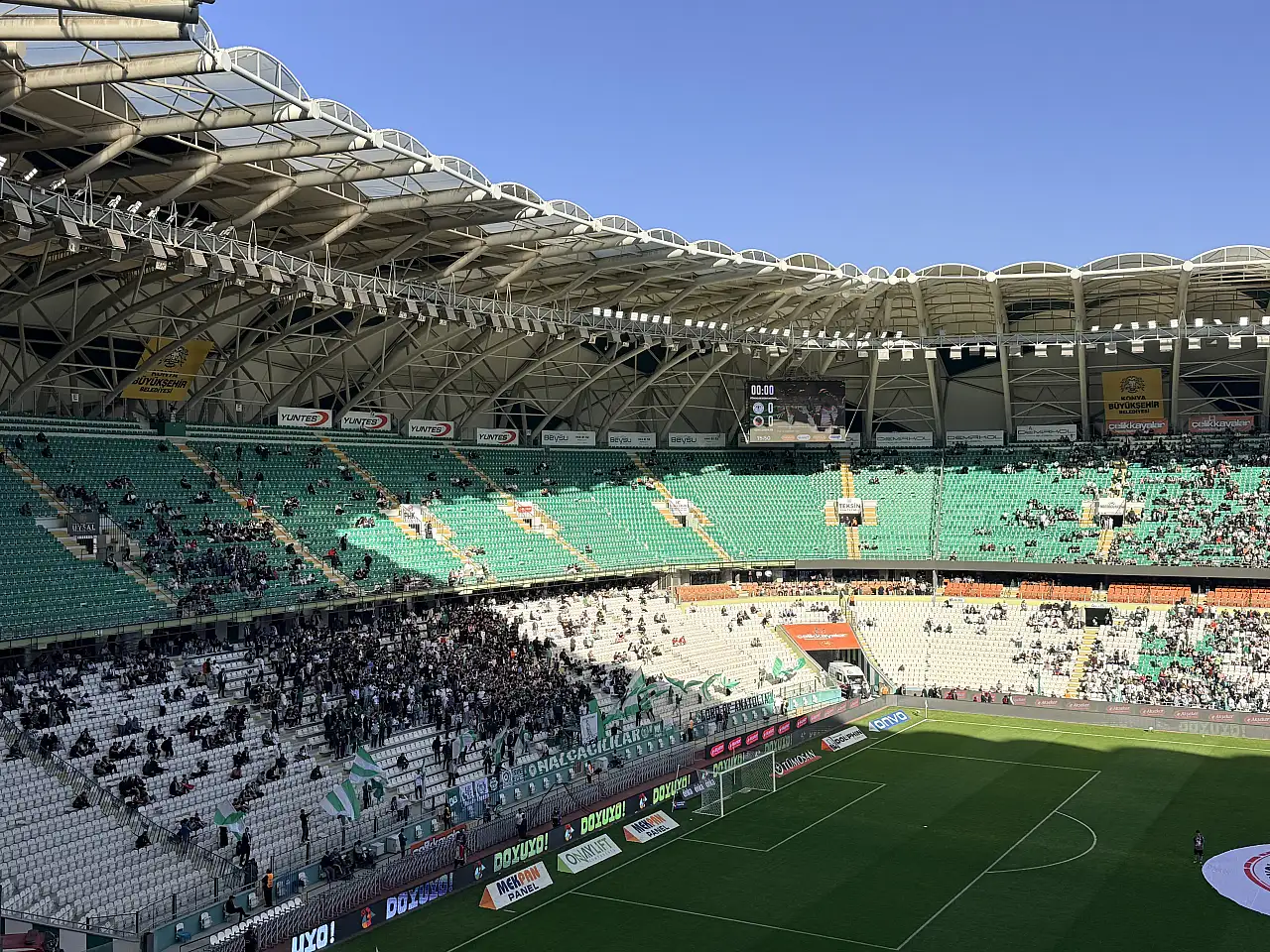 Konyaspor-Gençlerbirliği maçı başladı! 42 TL'lik bilet fiyatı da yetmedi