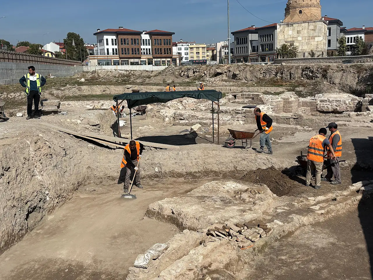 Konya tarihi baştan yazılıyor: Larende Kapısı ve surları açığa çıkarıldı