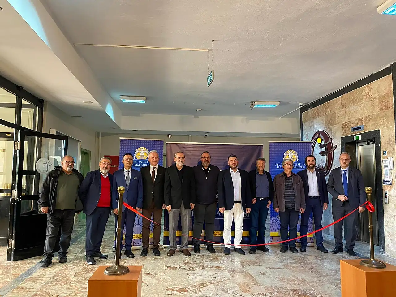 Konya'da genç gazetecilerin objektifinden yansıyan kareler sergilendi