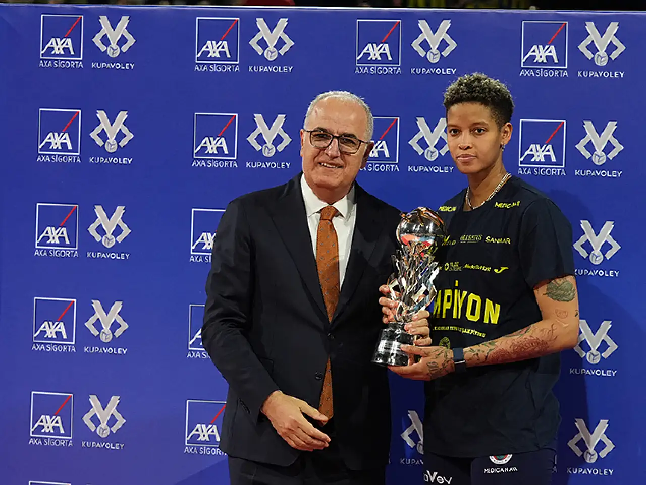 Fenerbahçe Medicana Kupa Voley'de zirvede!