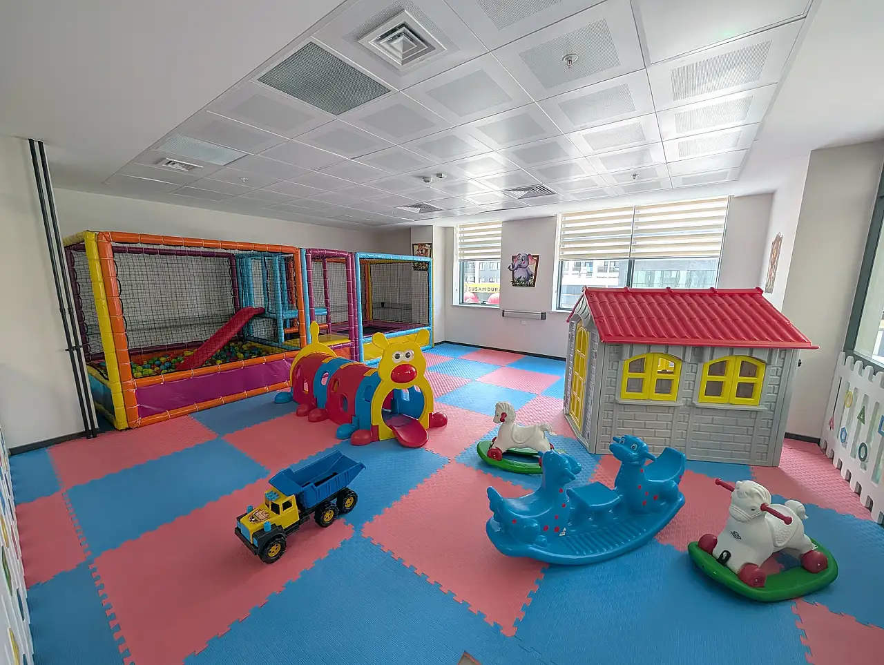 Yeni diş hastanesi takdir topladı