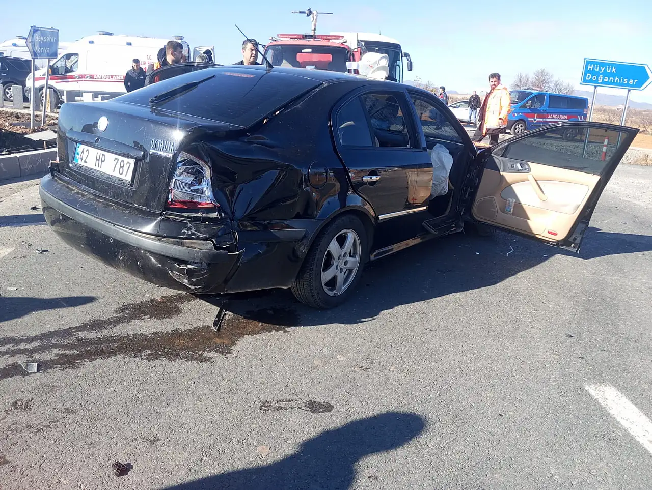 Konya'da kavşak kazası: İki otomobil çarpıştı, sürücüler yaralı