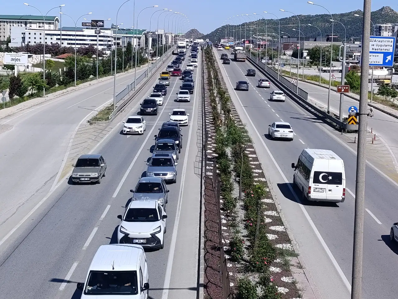 Tatilcilerin dönüş çilesi başladı: Afyonkarahisar-Konya hattında büyük yoğunluk!