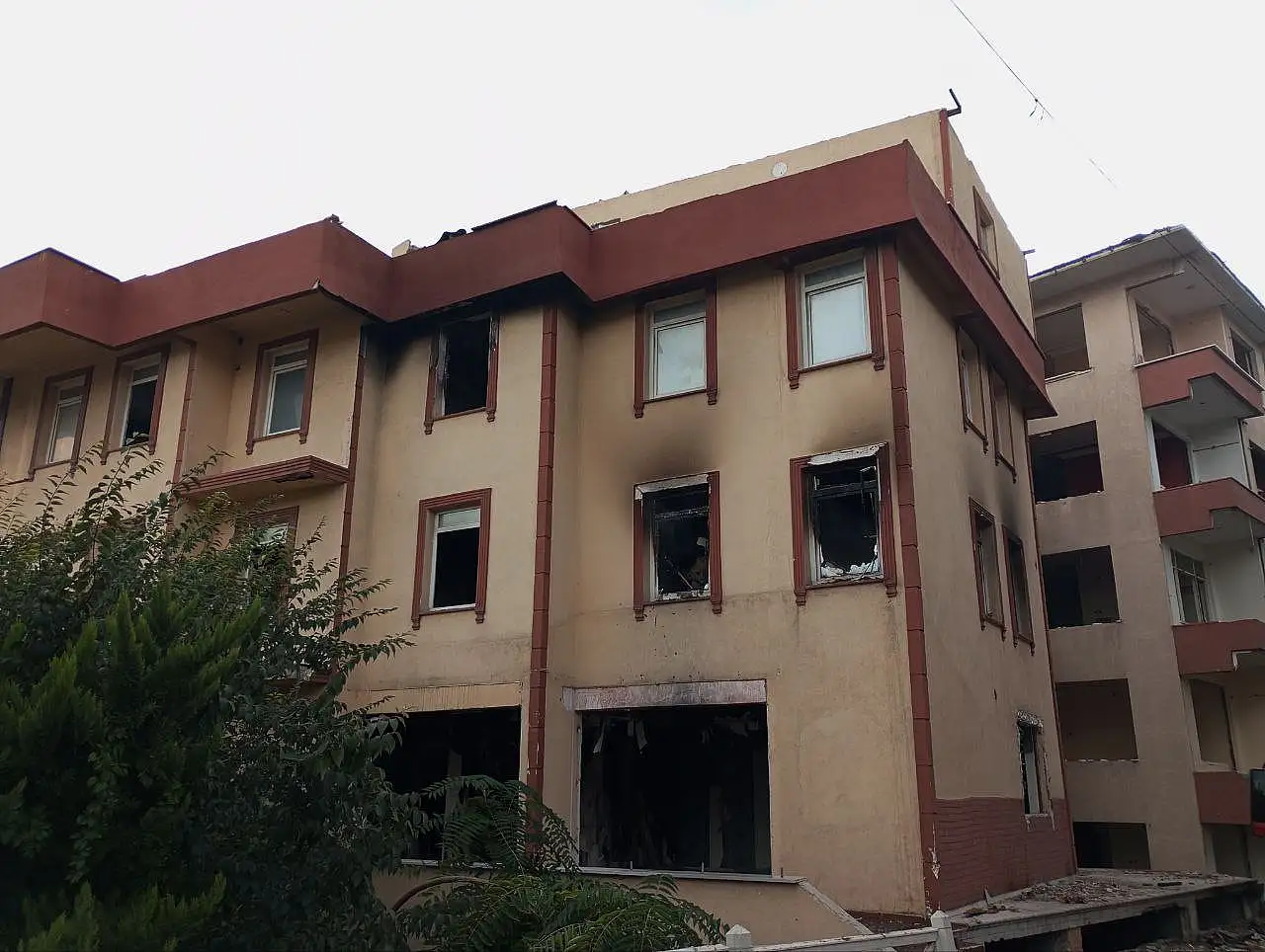 3 katlı binada yangın çıktı!