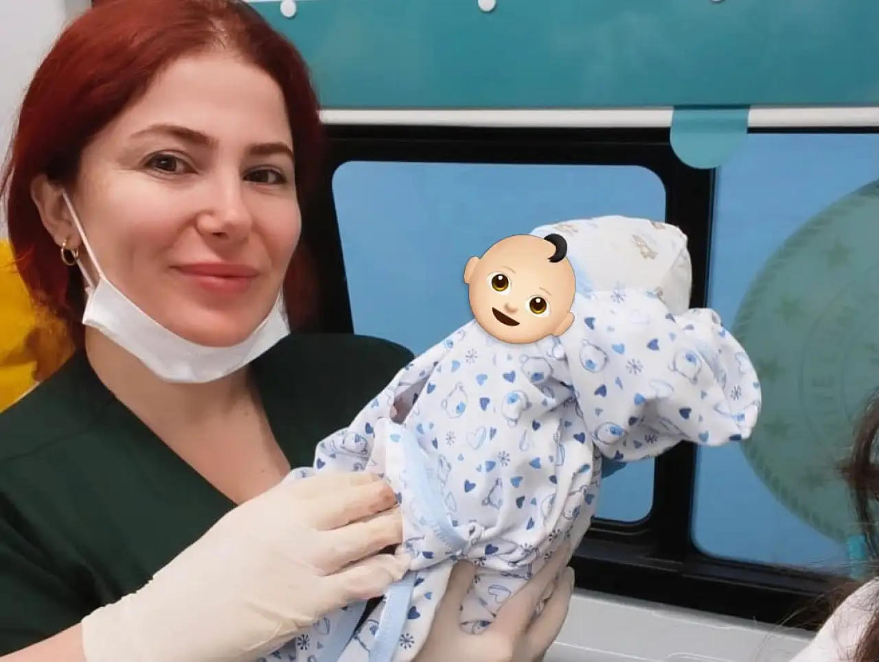 Yolda doğum sancısı başladı, sağlık ekipleri ambulansı doğumhaneye çevirdi!