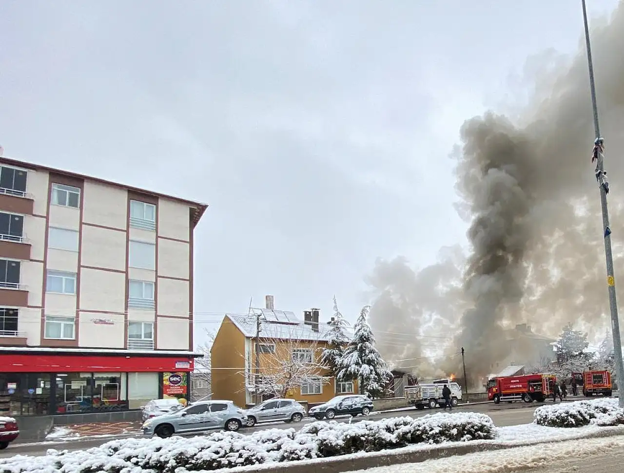 Konya'da işyerinde çıkan yangında 1 kişi dumandan etkilendi!